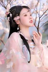 女主叫沈思语的
