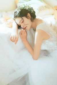 老同学邀请我参加她和我老公的婚礼在线观看